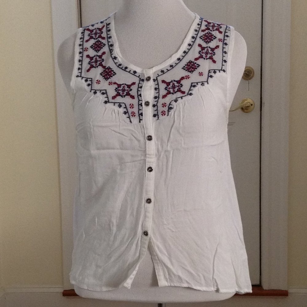Nine Eight White with red black trim collar L